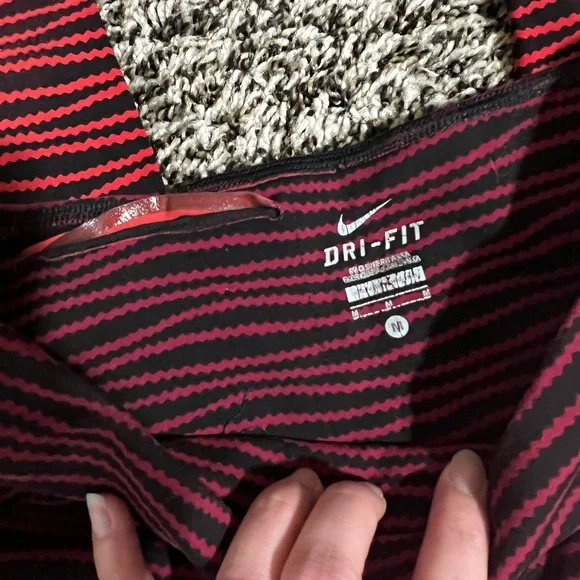 Red and black ombré Nike leggings size medium. Gently used. - Picture 7 of 7